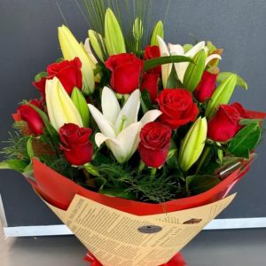Deluxe 12 Red Roses and Oriental Lily Bouquet